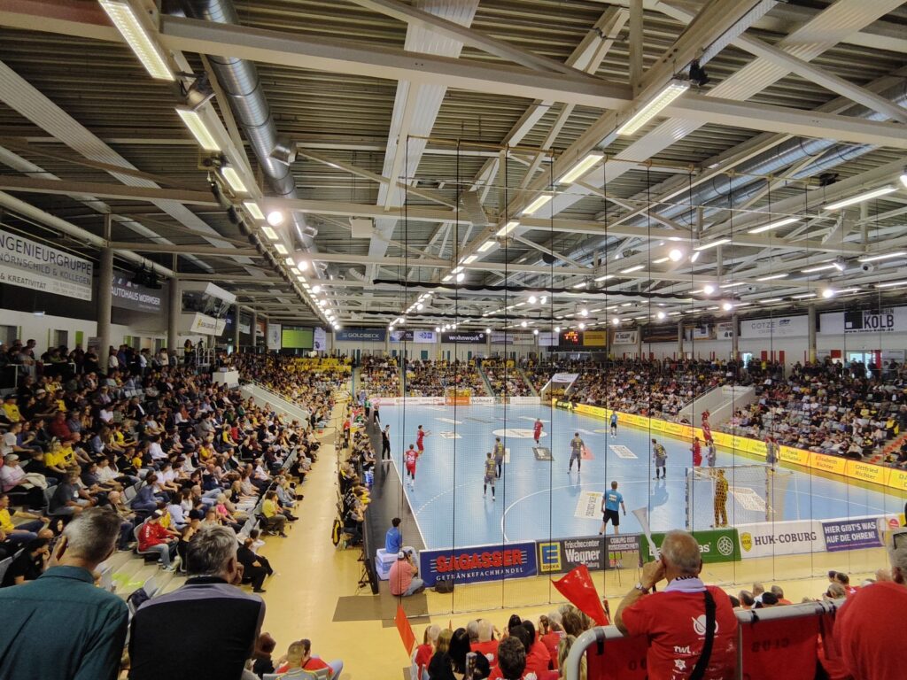 HSC 2000 Coburg: Erlebe spannende Handball-Action in der HUK-COBURG arena 6 Handball